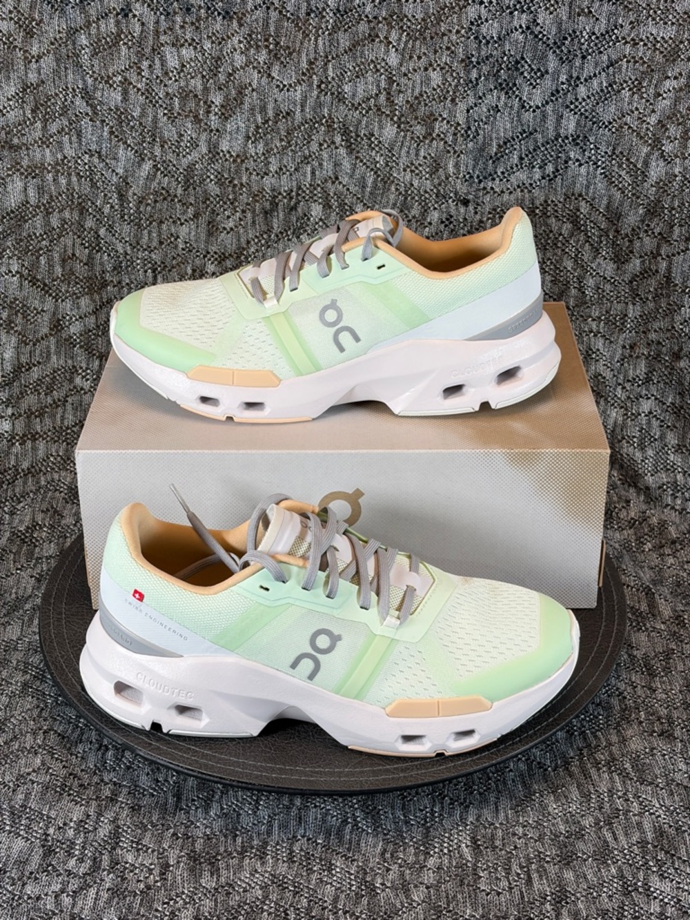On Cloudpulse Trainer Sneakers Women's 9.5 Lima / Savannah - Picture 1 of 9